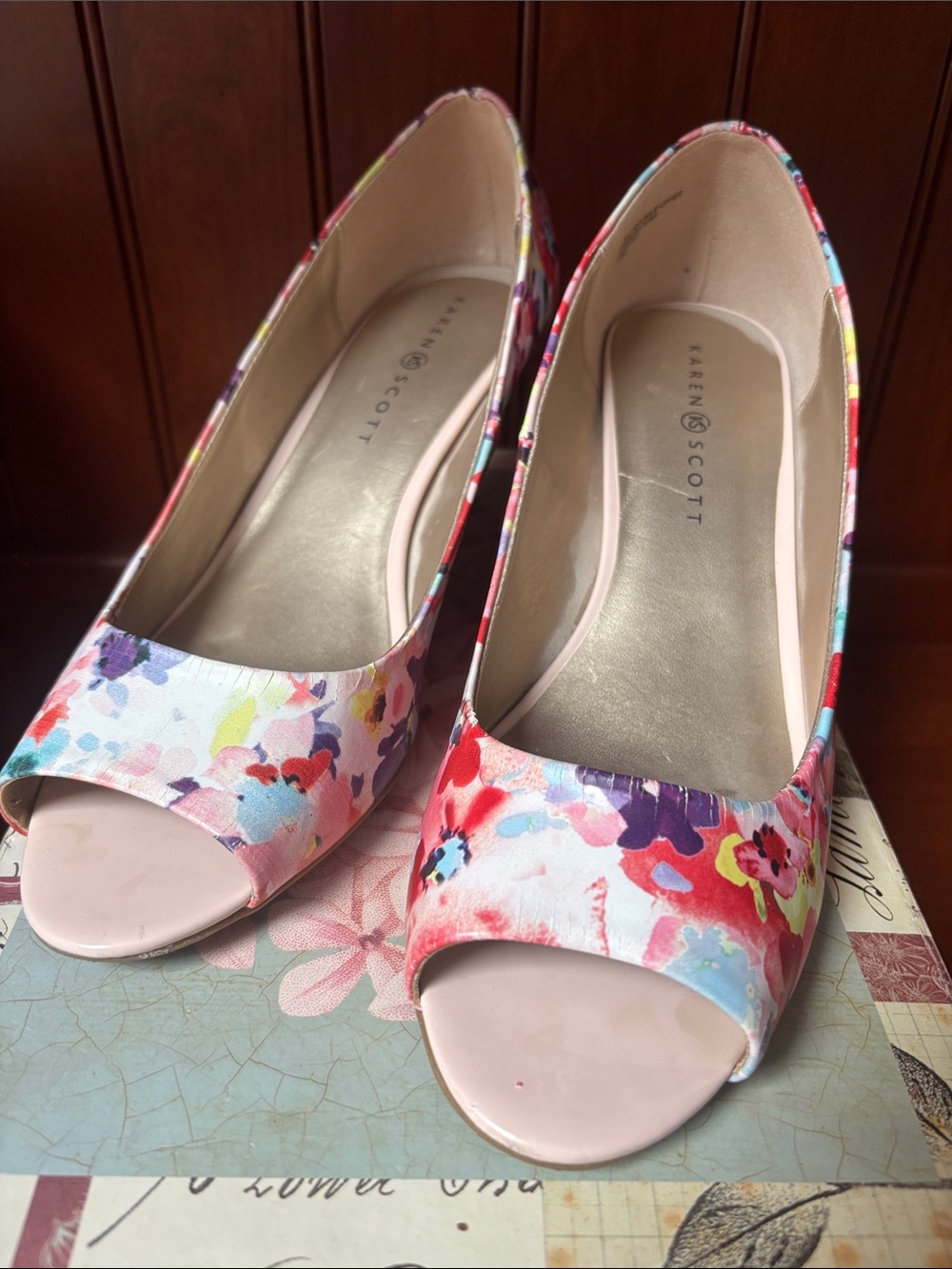 Karen Scott floral peep-toe pumps,